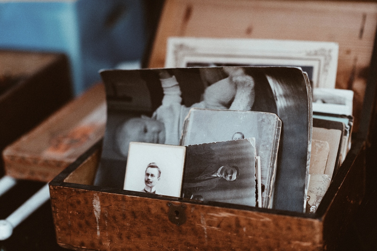 Schattingen old photos in brown wooden chest
